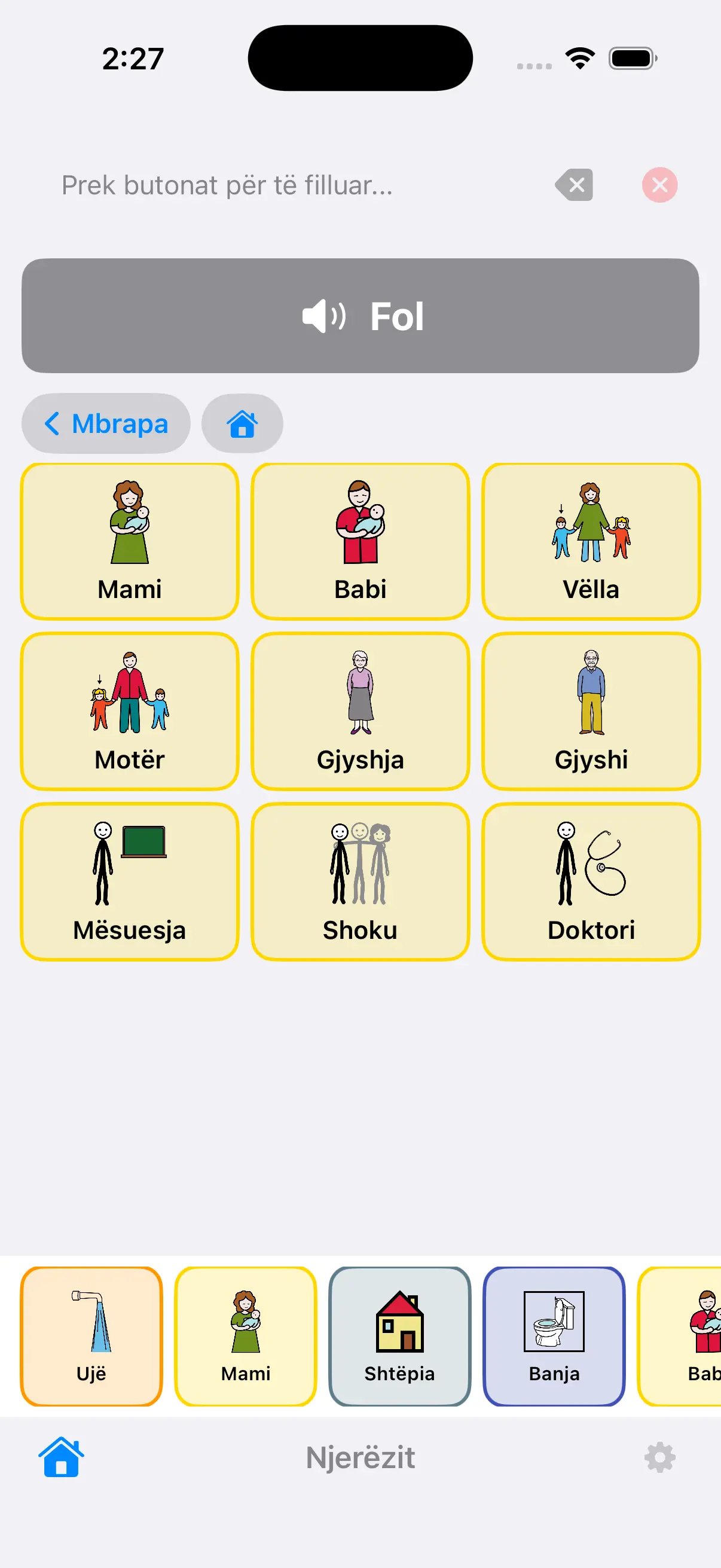 FolAACi settings screen showing voice and image customization options